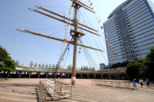 Takeshiba Pier